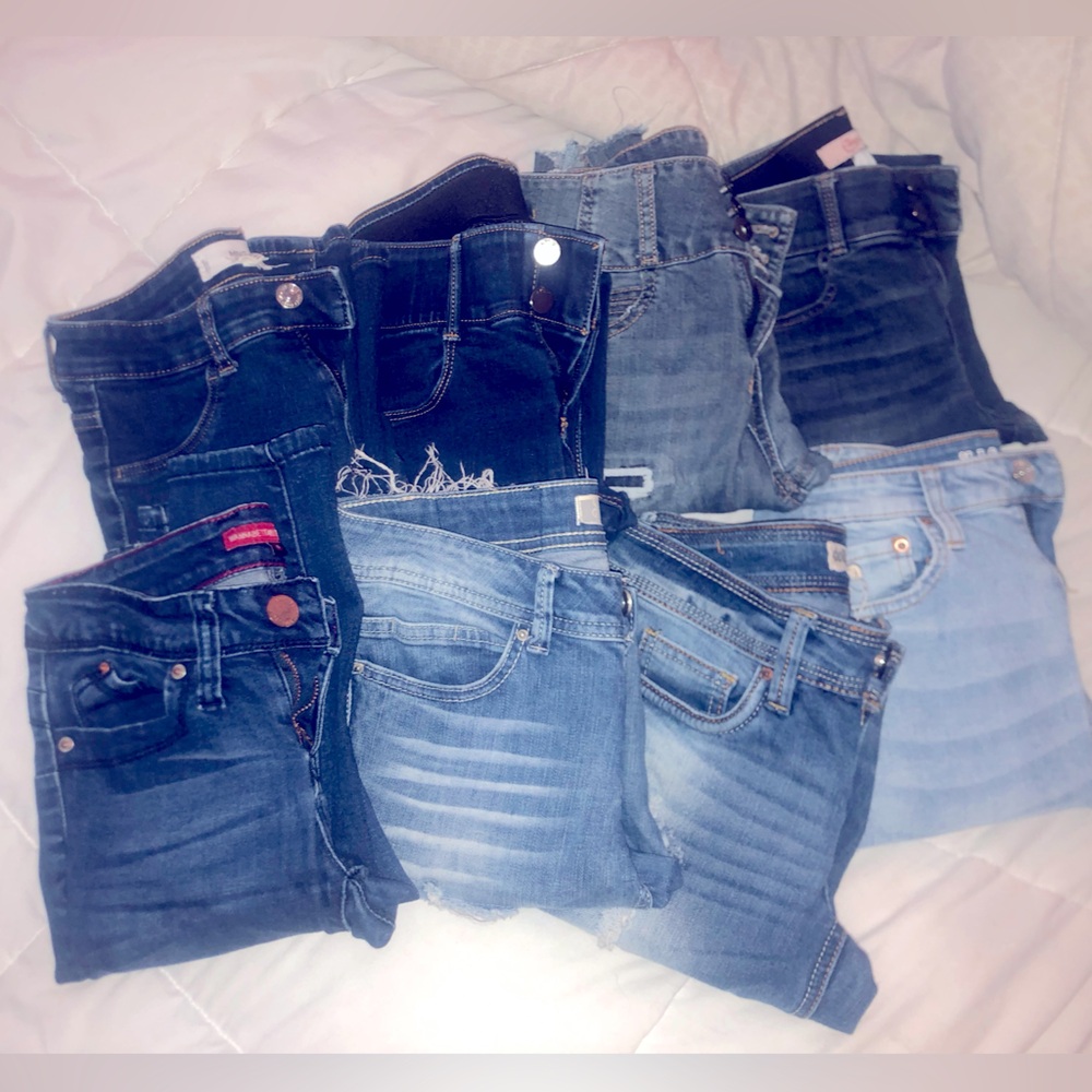 Gently Worn Lot of 8 Pairs of Skinny Jeans & Jeggings. Size 0-1 (Juniors).